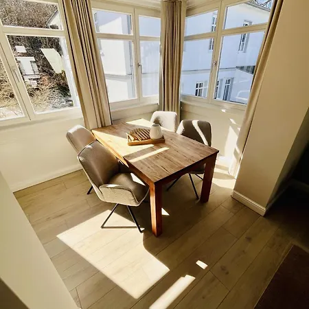 Apartament Halbinsel Moenchgut