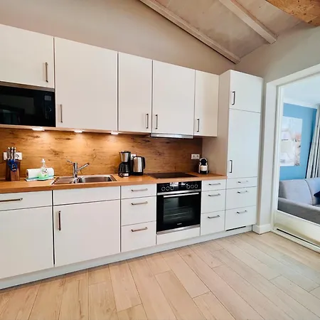 Halbinsel Moenchgut Daire *